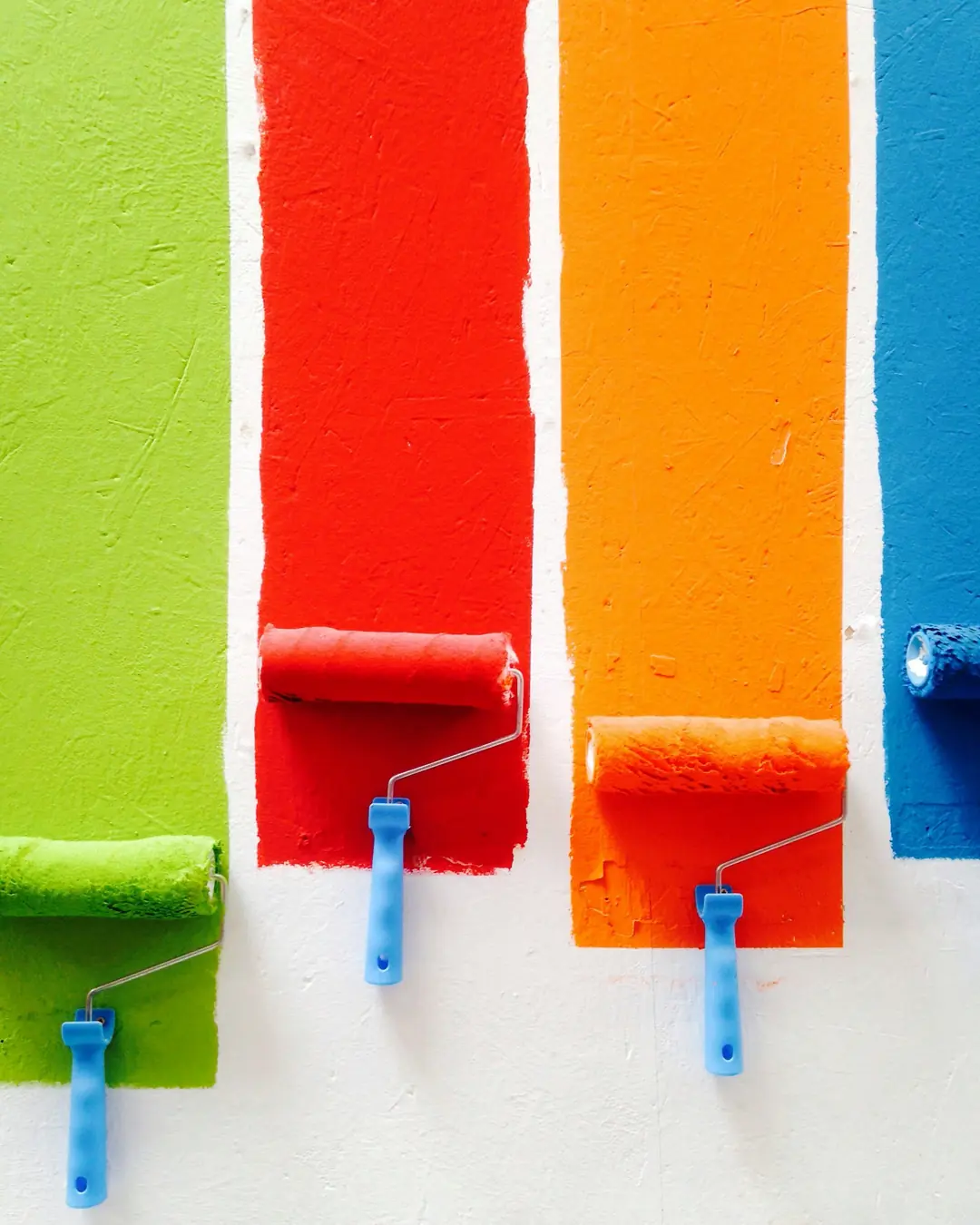 Faixas de tinta colorida aplicadas com rolo